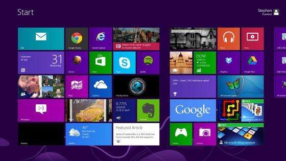 Windows 8开始屏幕采用了Metro设计理念，使用大量动态磁贴和扁平化设计