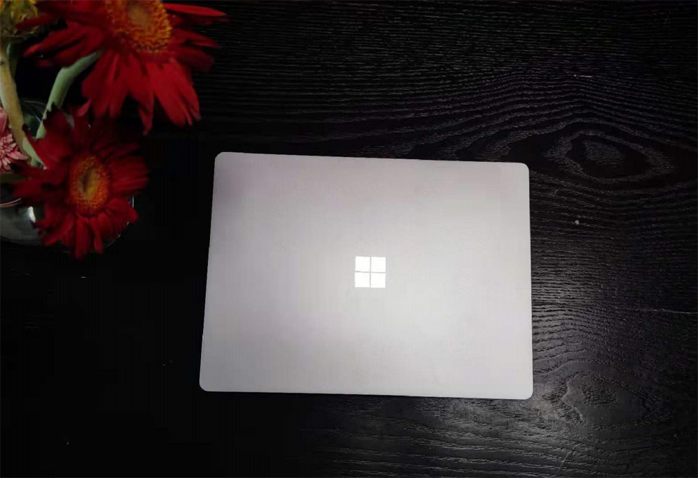 微软Surface Laptop Go商用版：设计依旧抢眼，出色性能轻松应对复杂办公需求